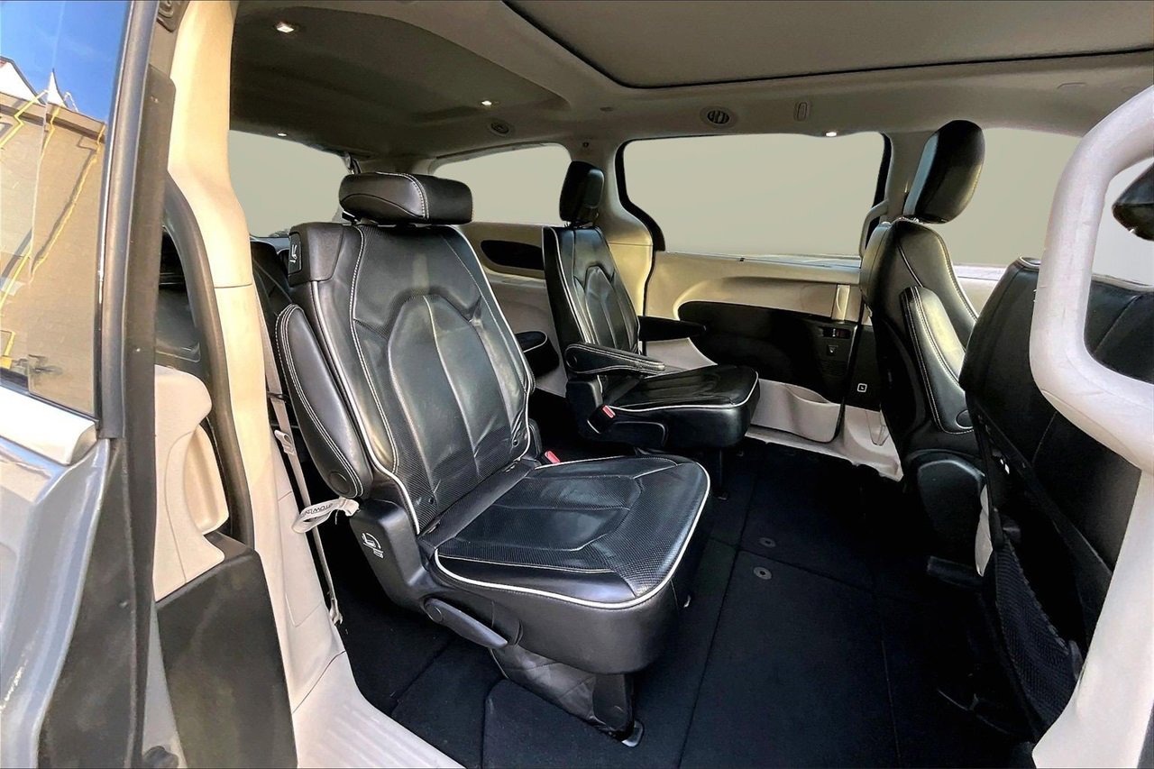 Certified 2023 Chrysler Pacifica Limited image 25