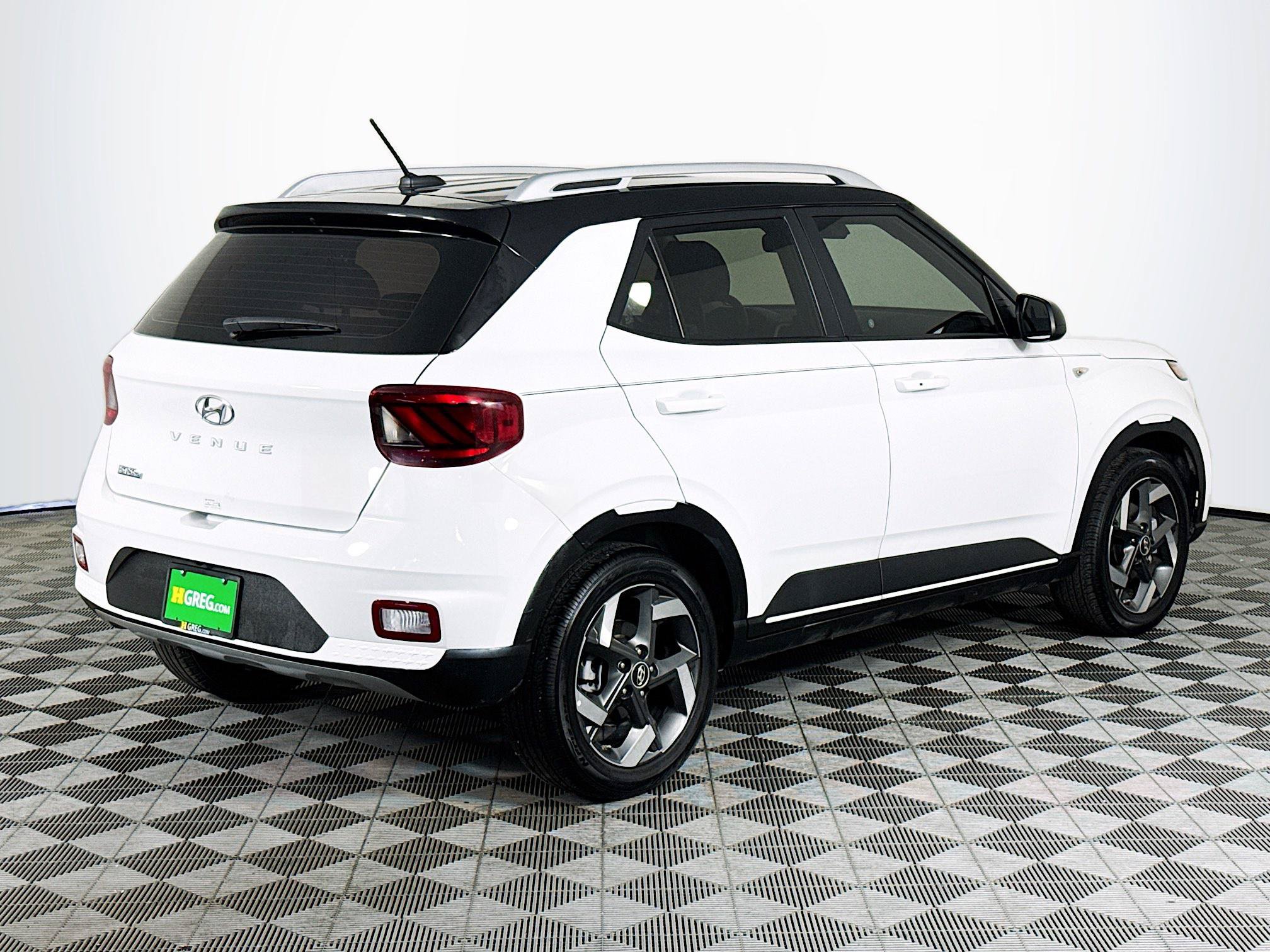 Used 2026 Hyundai Venue SEL FWD image 8