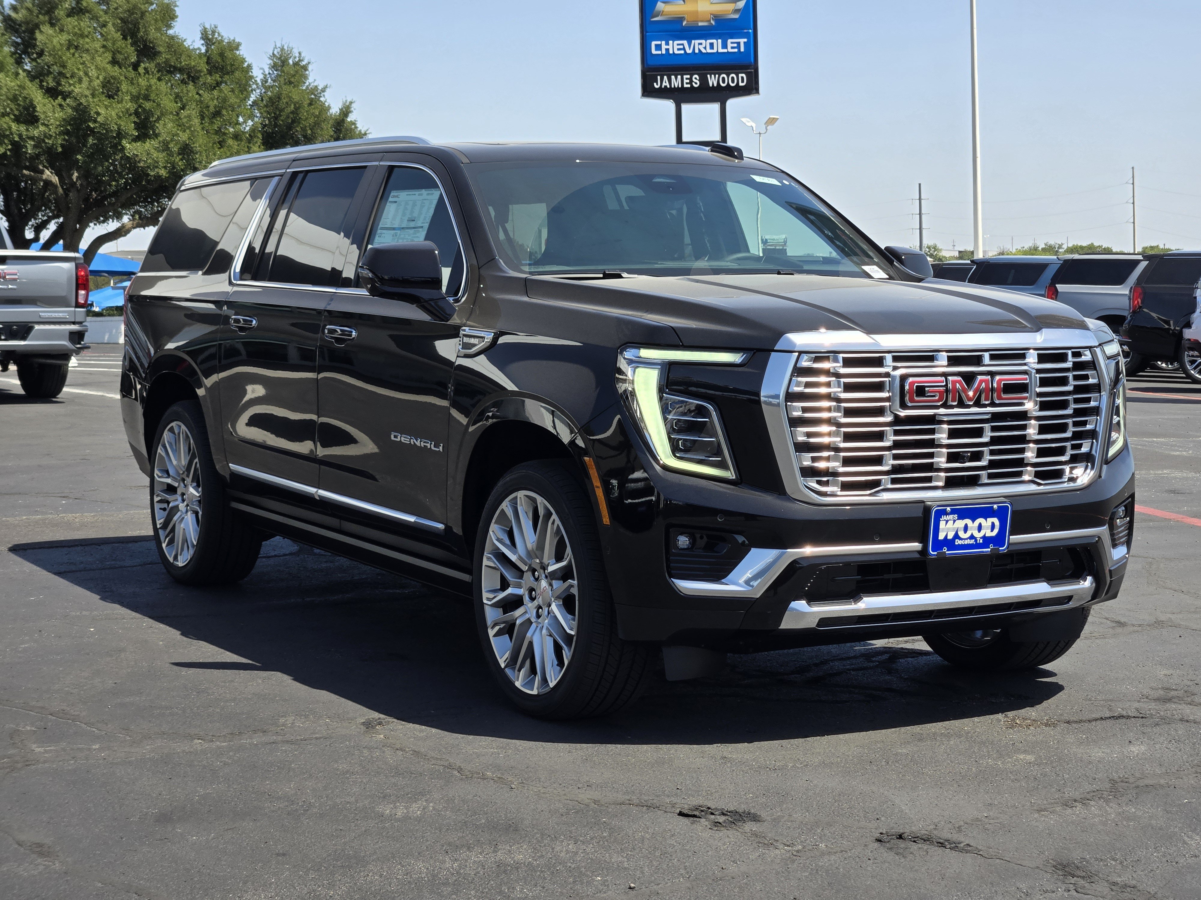 New 2026 GMC Yukon XL Denali w/ Denali Reserve Package AWD/4WD image 2