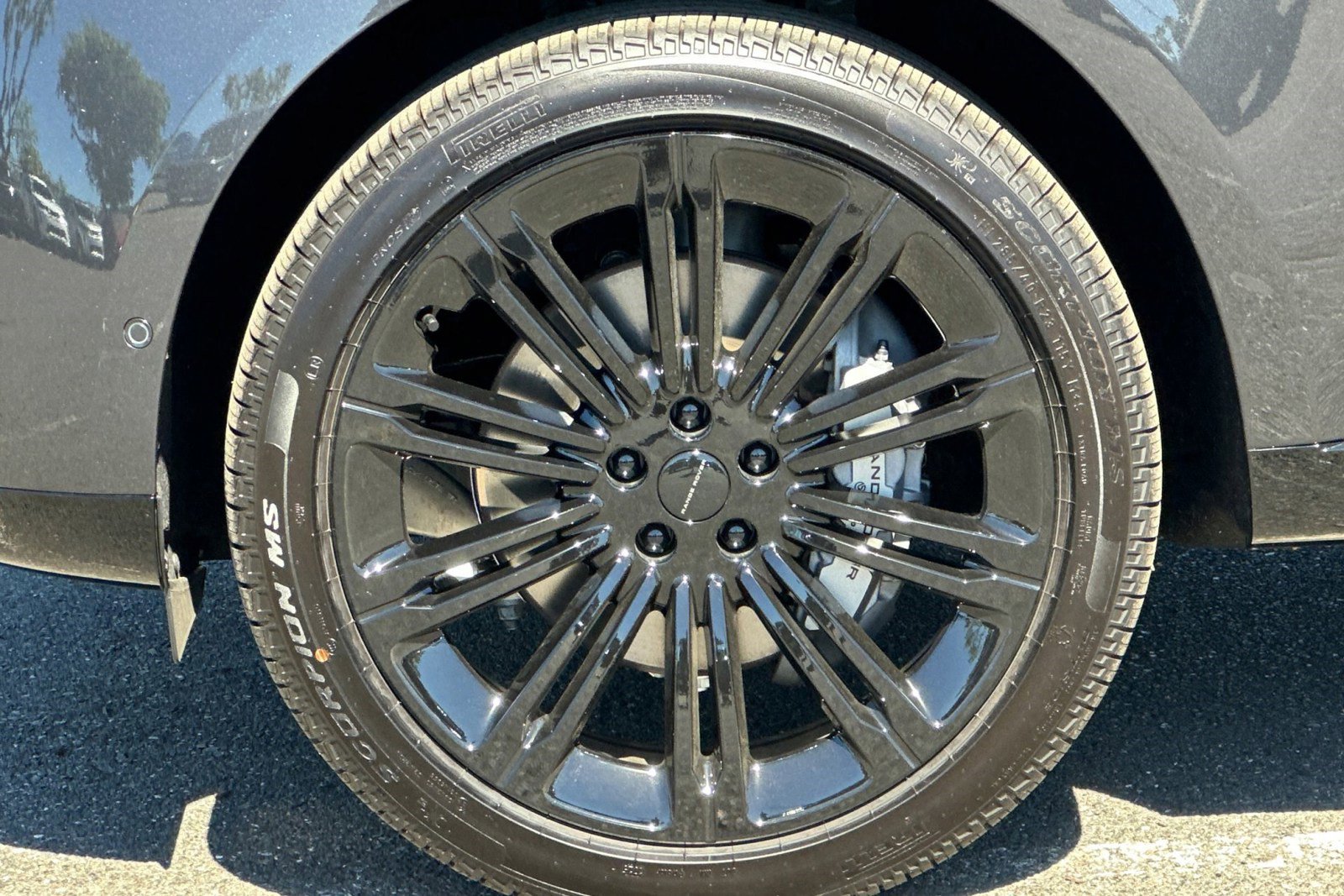 New 2026 Land Rover Range Rover Long Wheelbase SE image 13