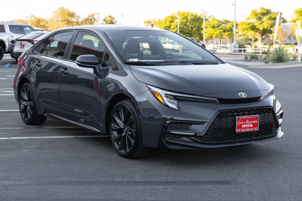 Certified 2025 Toyota Corolla SE FWD image 3