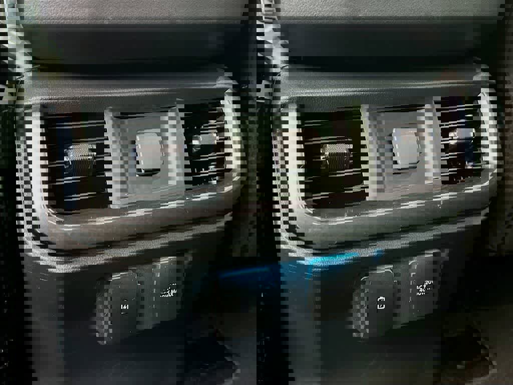 Certified 2022 Ford F150 XLT w/ Equipment Group 302A High image 13