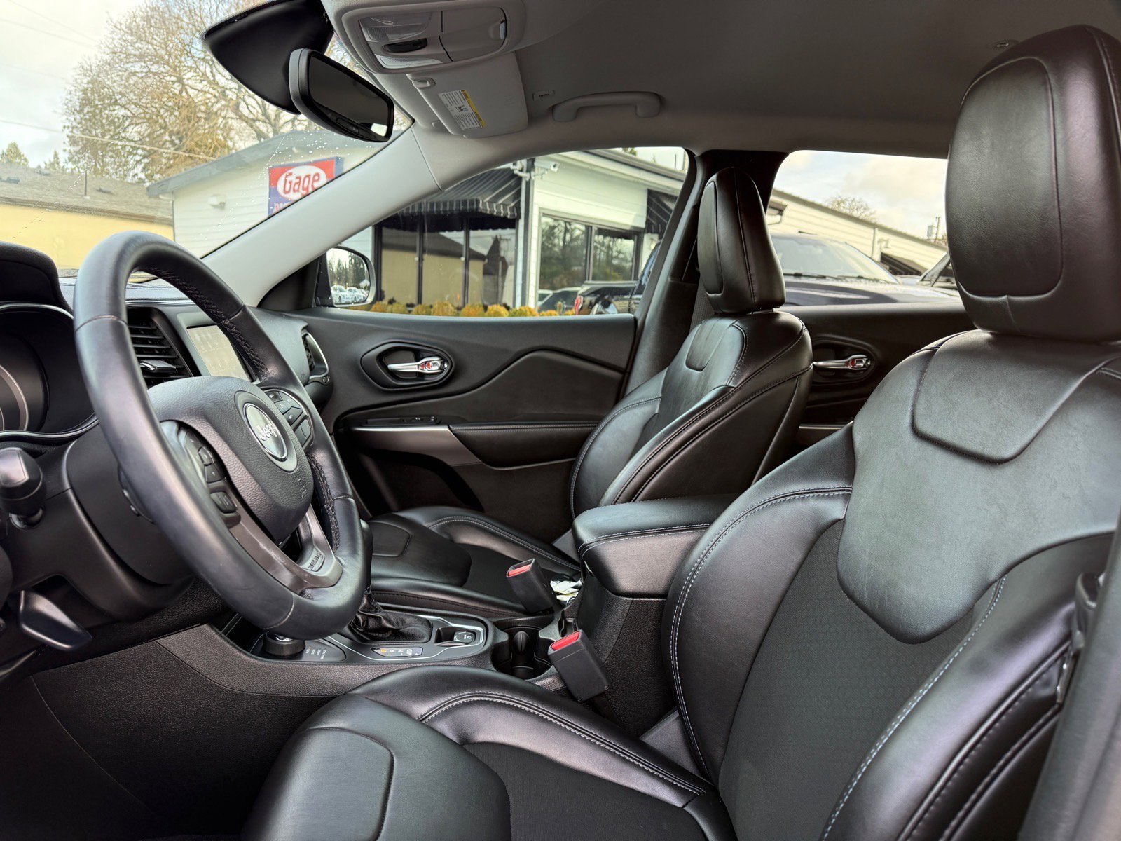 Used 2019 Jeep Cherokee Latitude Plus w/ Comfort/Convenience Group image 20