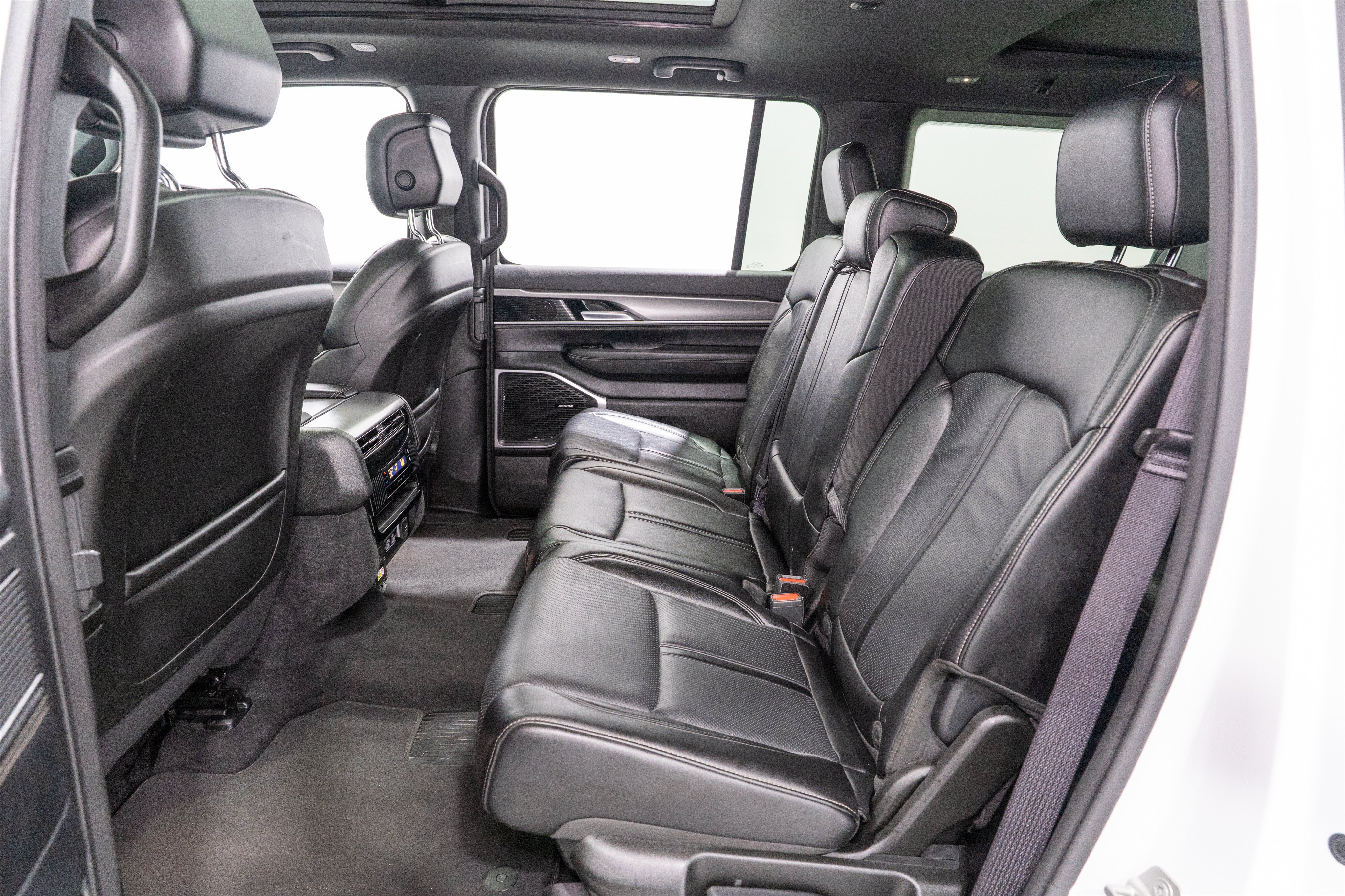Used 2024 Jeep Wagoneer Series II AWD/4WD image 33