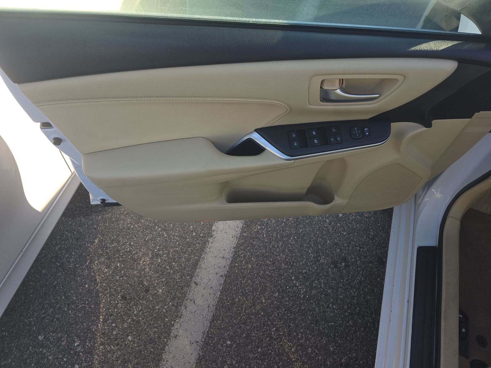 Used 2015 Toyota Camry XLE image 9