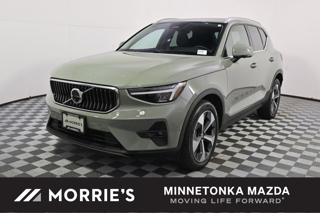 Used 2025 Volvo XC40 B5 Plus image 1