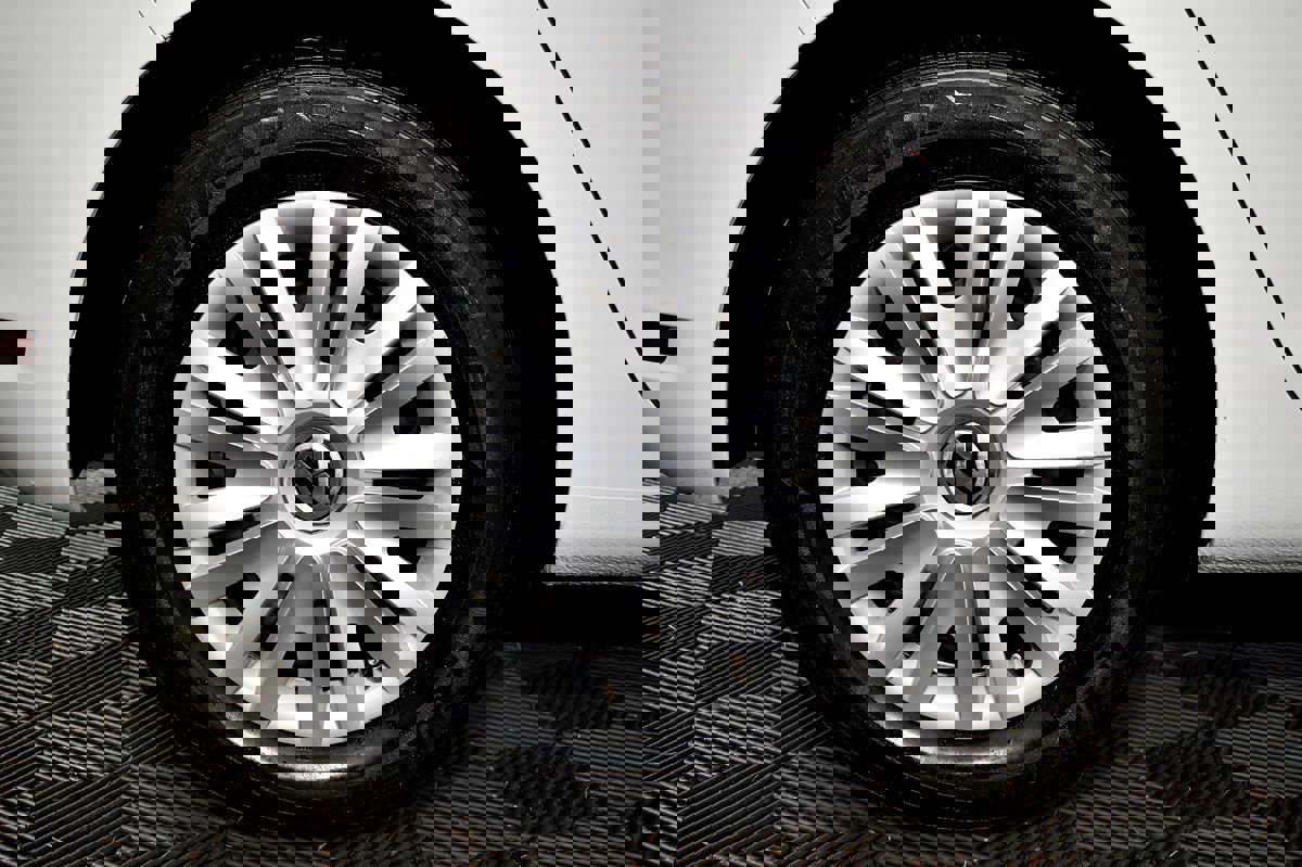 Used 2014 Volkswagen Golf 4-Door image 38