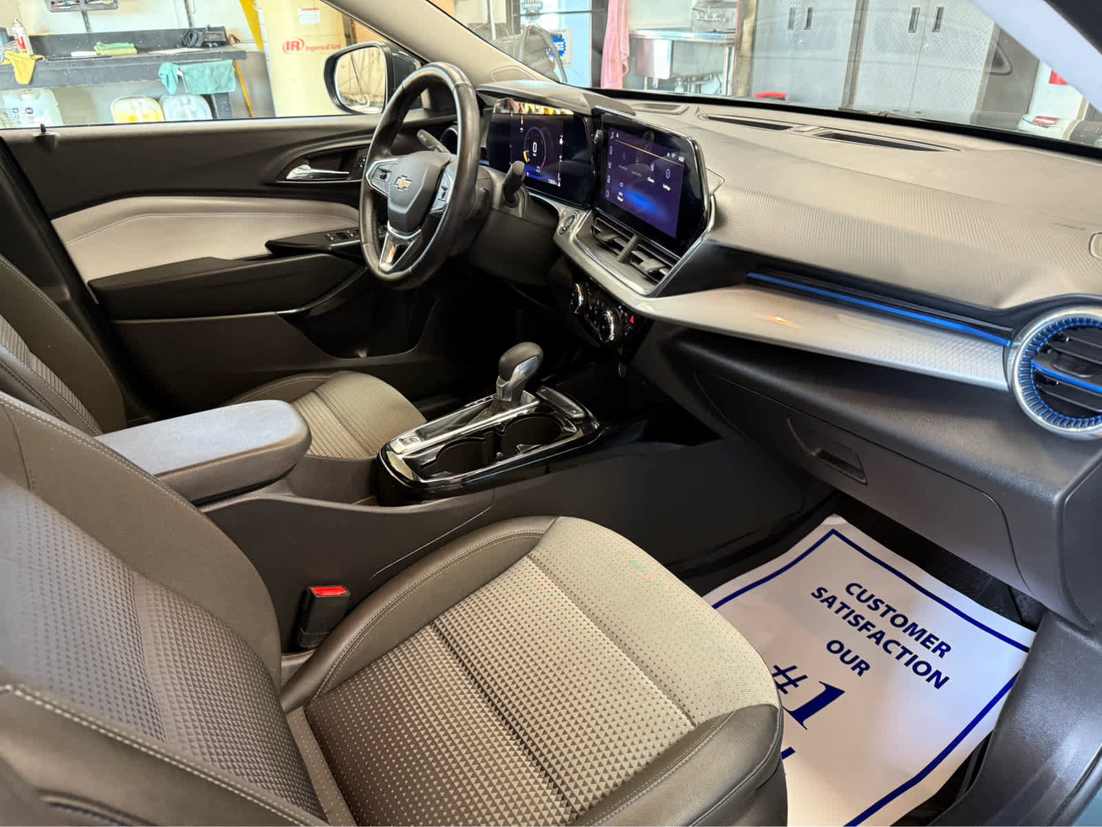 Used 2025 Chevrolet Trax LT w/ Driver Confidence Package image 25