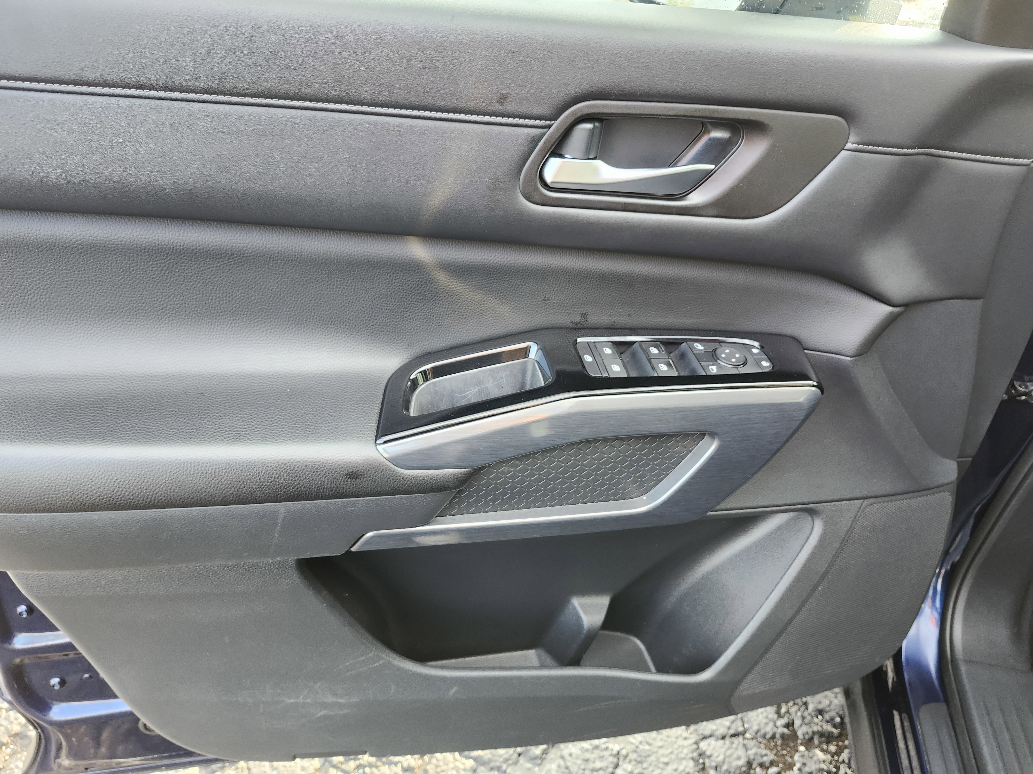 Used 2024 Nissan Pathfinder SL AWD/4WD image 28