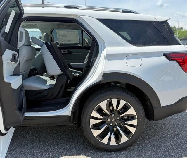 New 2026 Ford Explorer Platinum w/ LUX Leather Package AWD/4WD image 30