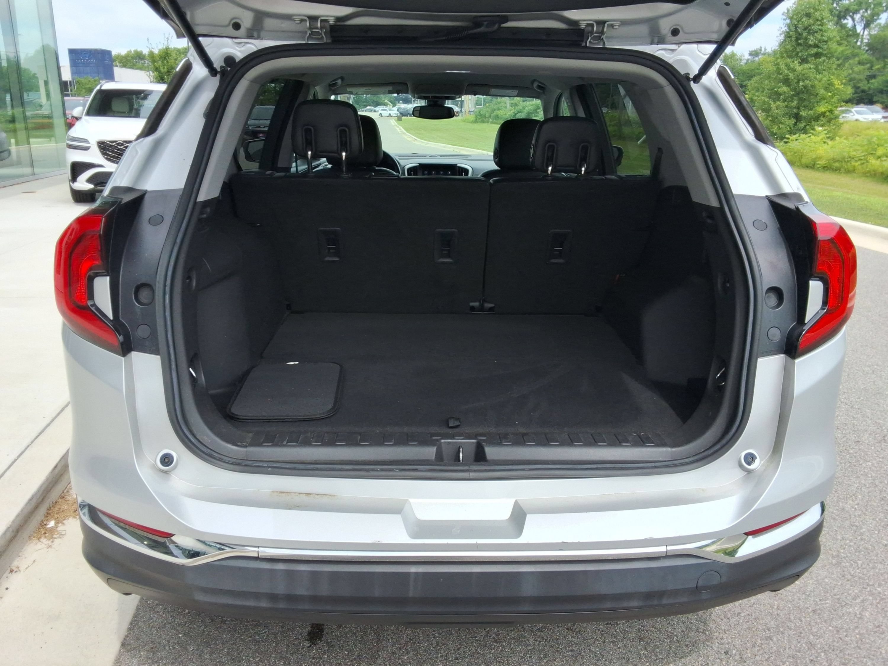 Used 2020 GMC Terrain SLT FWD image 32
