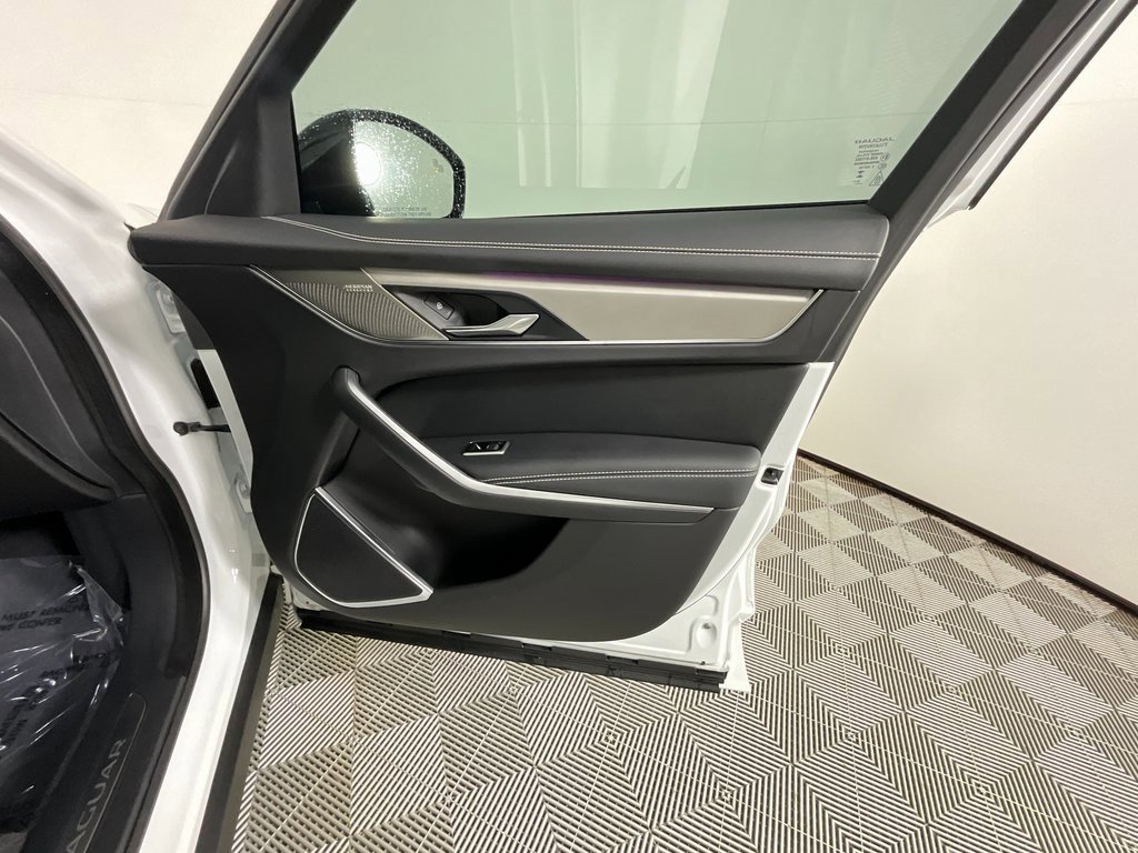 Used 2025 Jaguar F-PACE R-Dynamic S image 22