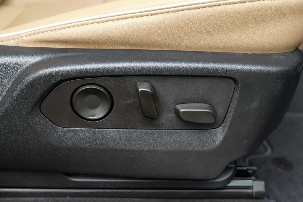 Used 2023 Chevrolet Tahoe Premier AWD/4WD image 44