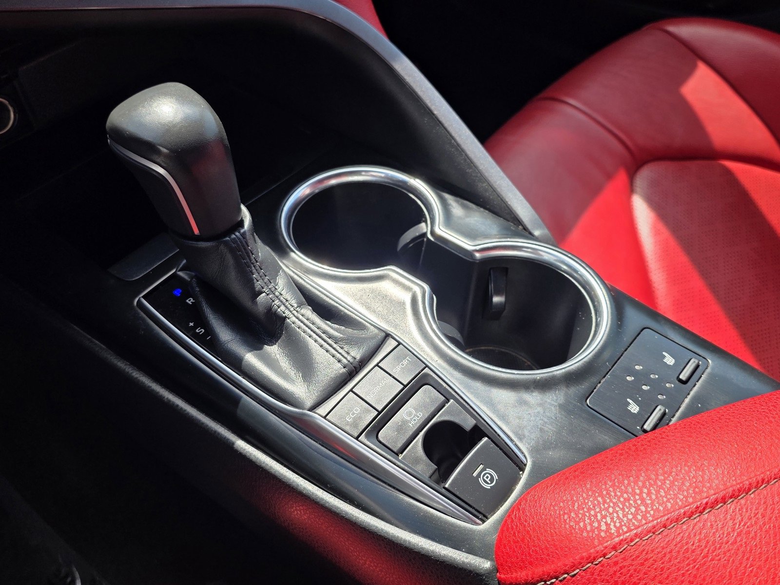 Used 2019 Toyota Camry XSE image 29