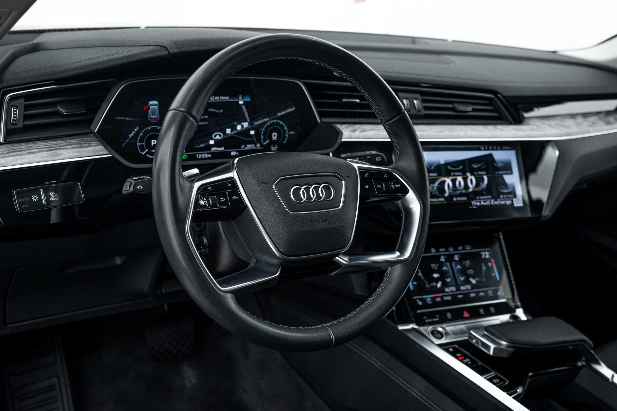 Certified 2024 Audi Q8 e-tron Premium Plus w/ Premium Plus Package AWD/4WD image 10