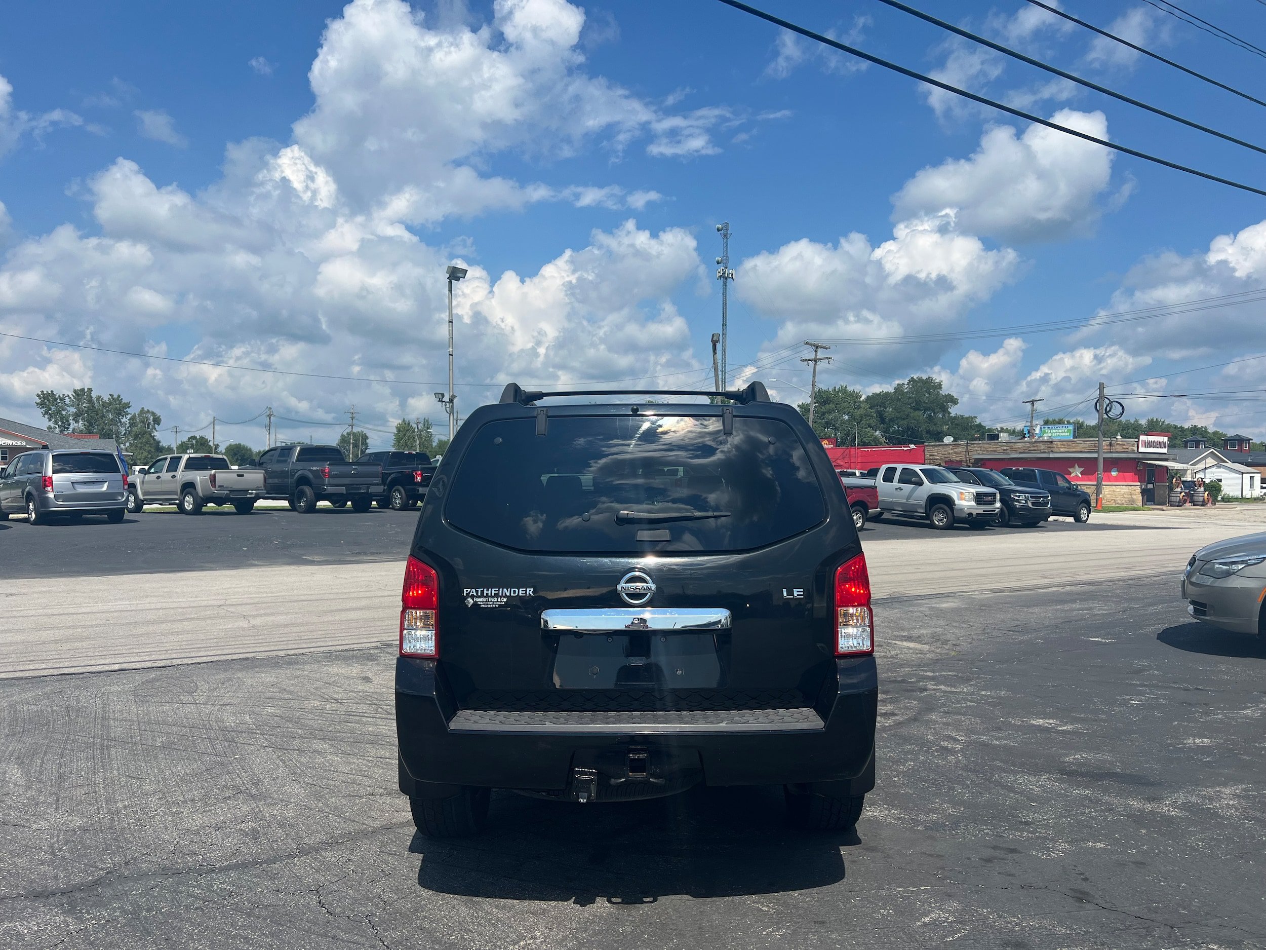 Used 2011 Nissan Pathfinder LE w/ Navigation Pkg AWD/4WD image 6