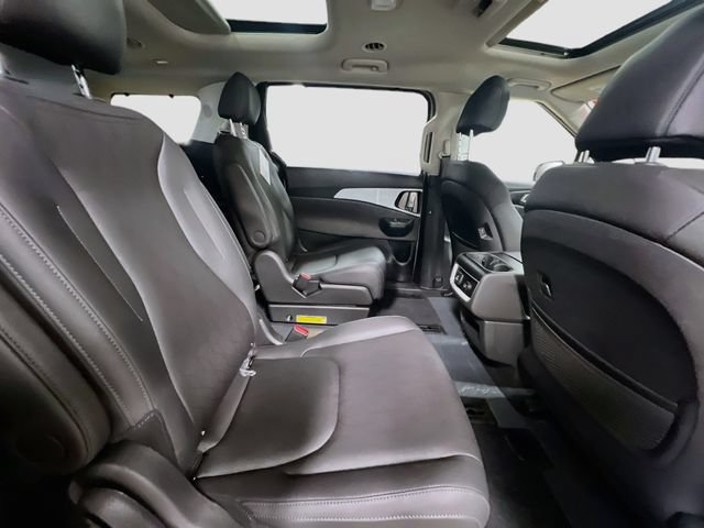 New 2027 Kia Carnival SX w/ Dark Edition Package FWD image 30