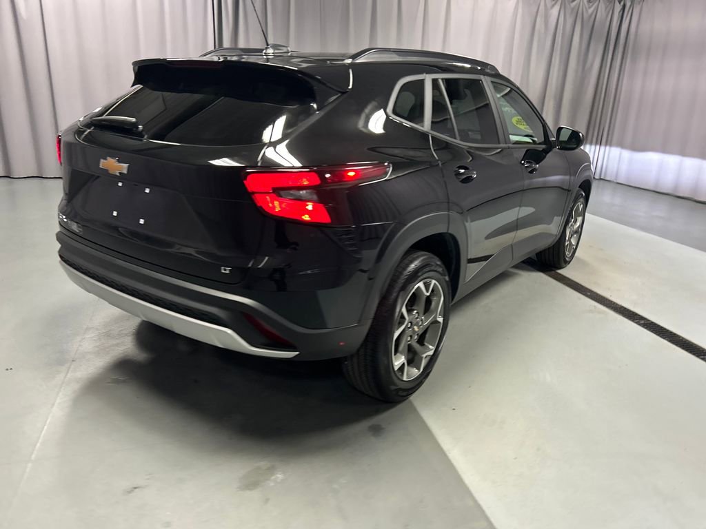 Used 2025 Chevrolet Trax LT w/ LT Convenience Package FWD image 7