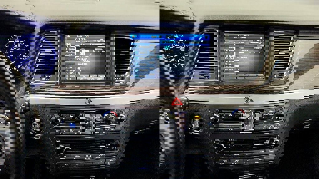 Used 2018 Genesis G80 3.8 w/ Option Group 02 image 18