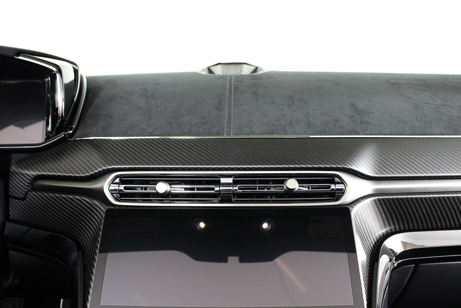 Used 2026 Aston Martin V8 Vantage S RWD image 31