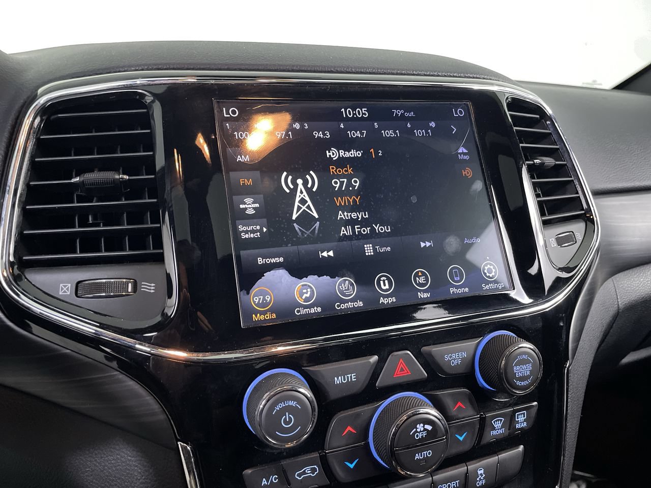 Used 2020 Jeep Grand Cherokee Altitude AWD/4WD image 14