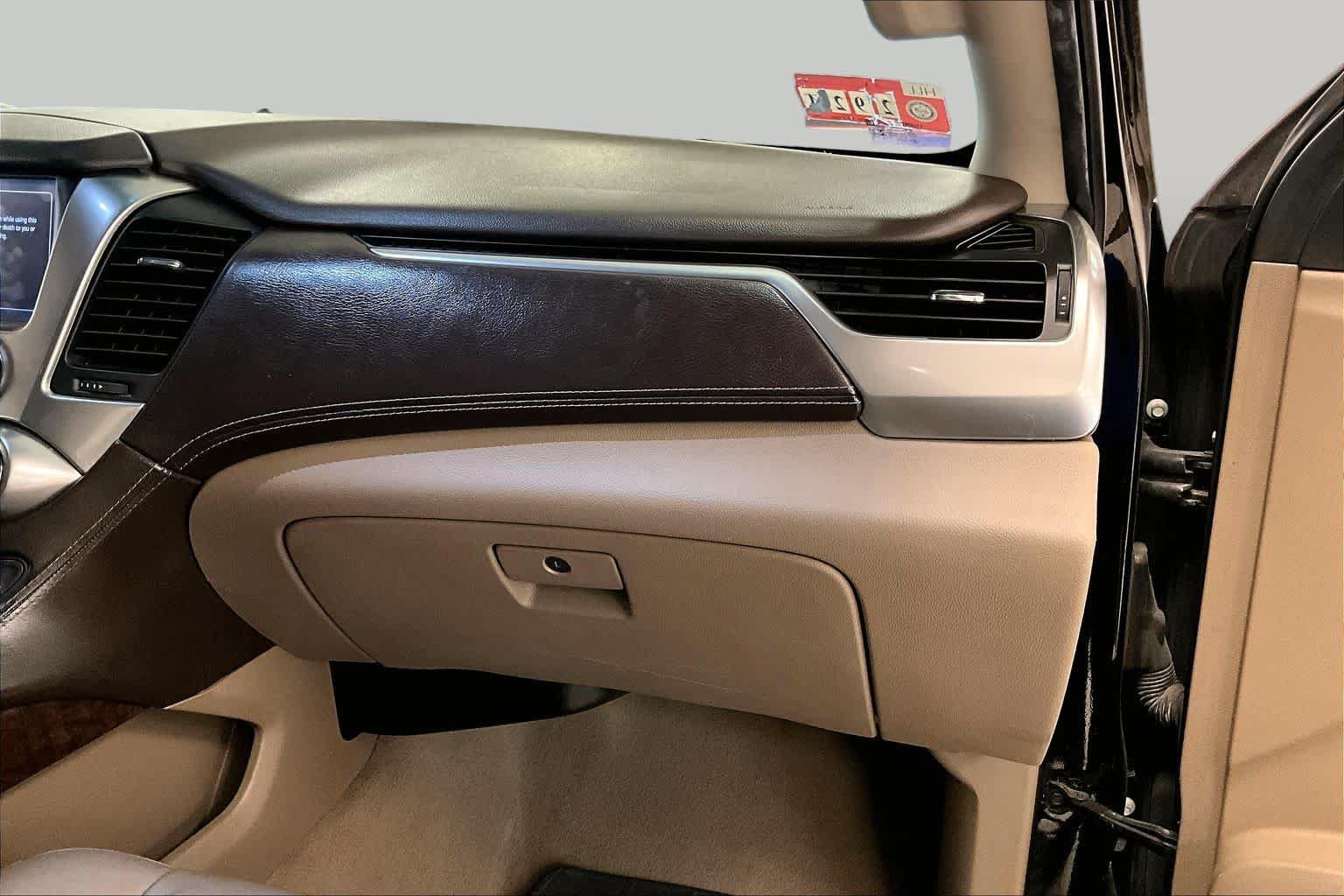 Used 2020 Chevrolet Suburban LT AWD/4WD image 17