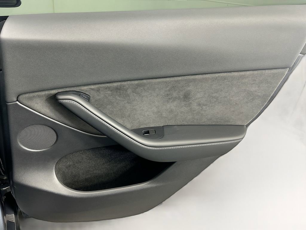 Used 2022 Tesla Model Y Long Range image 26