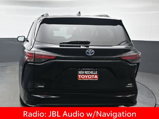 Used 2023 Toyota Sienna XSE w/ XSE Plus Package AWD/4WD image 5