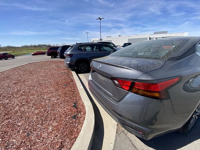 Used 2025 Nissan Altima 2.5 SV image 10