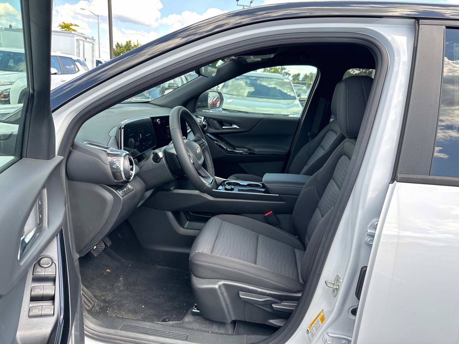 New 2026 Chevrolet Equinox LT w/ Safety and Technology Package image 17
