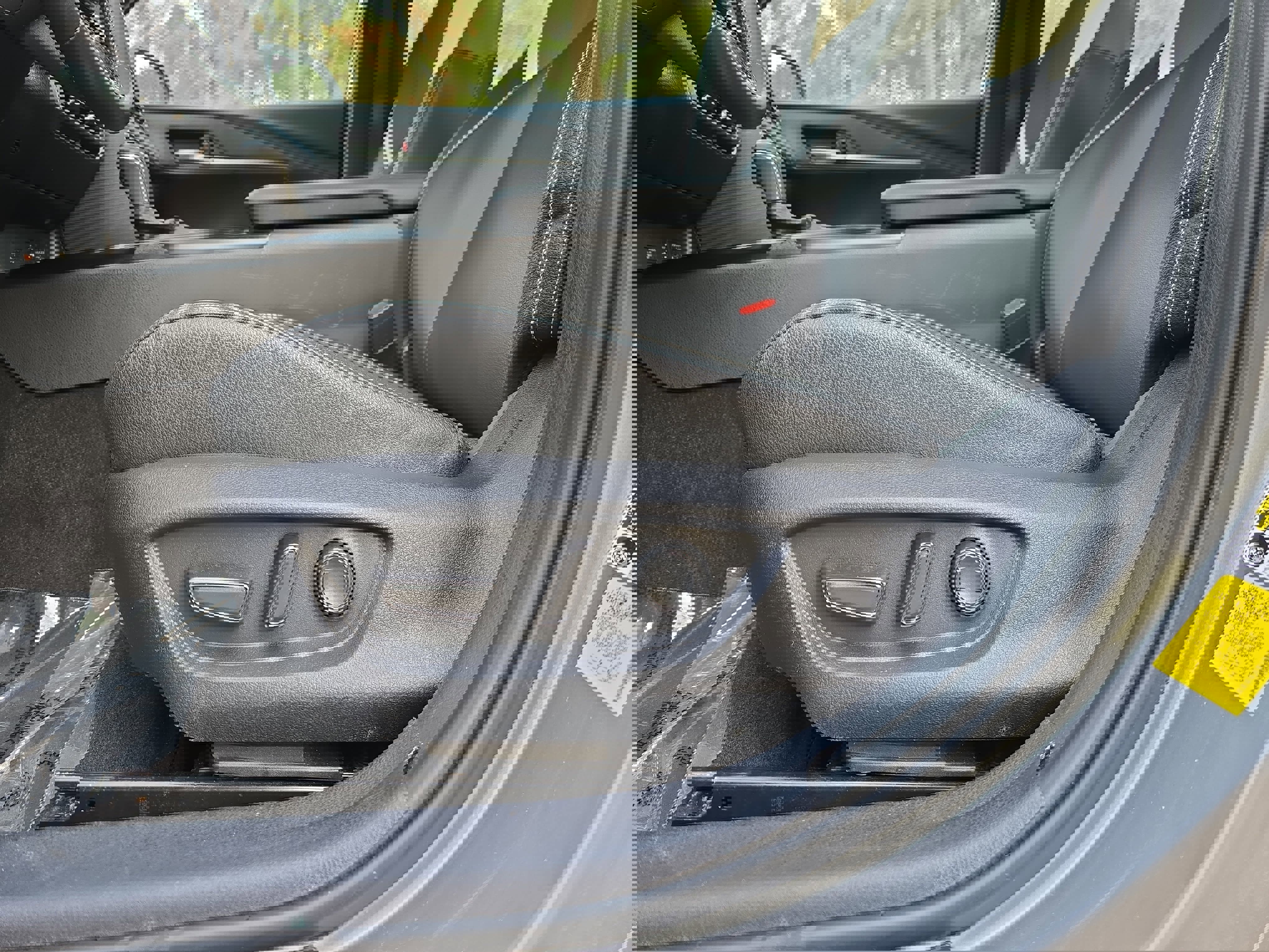 Used 2025 Toyota Camry SE image 28