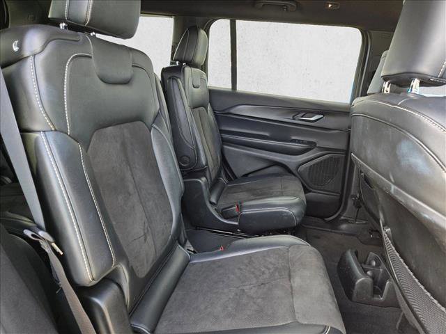 Used 2023 Jeep Grand Cherokee L Laredo image 15