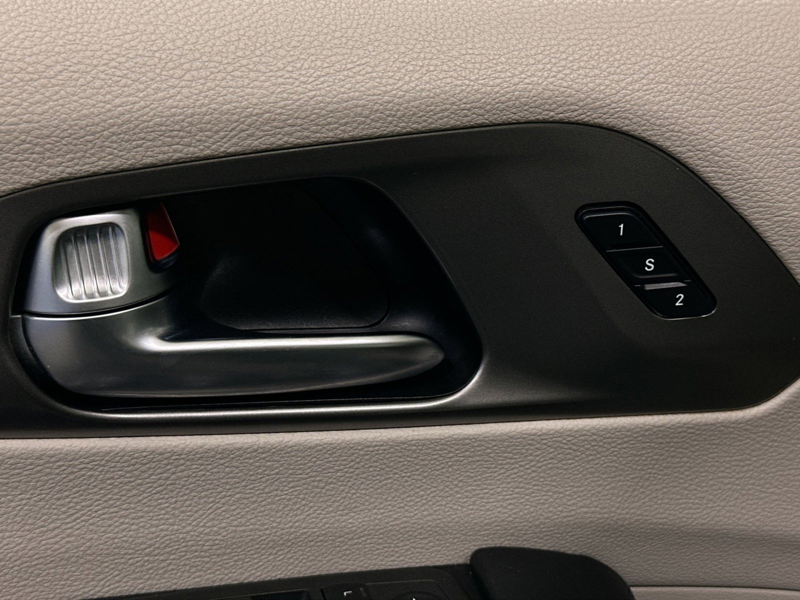 Used 2021 Chrysler Pacifica Touring-L image 14