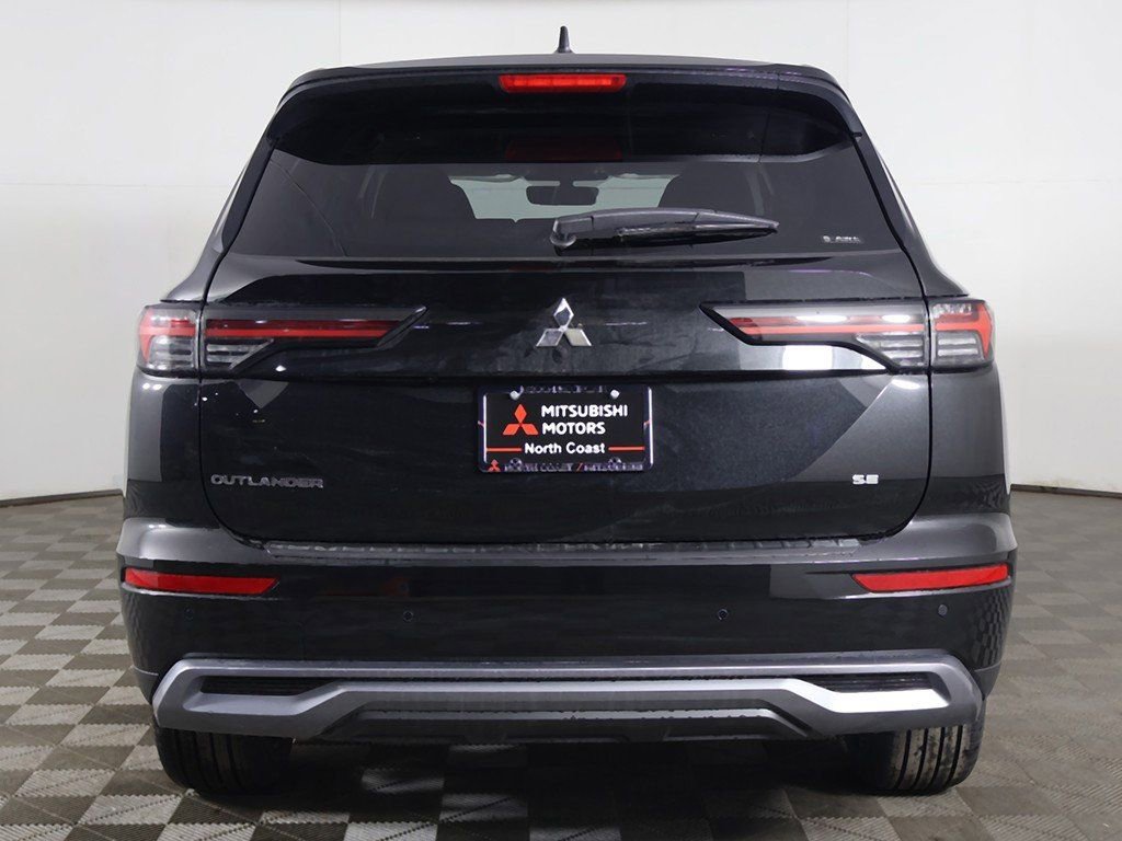 New 2026 Mitsubishi Outlander SE image 15