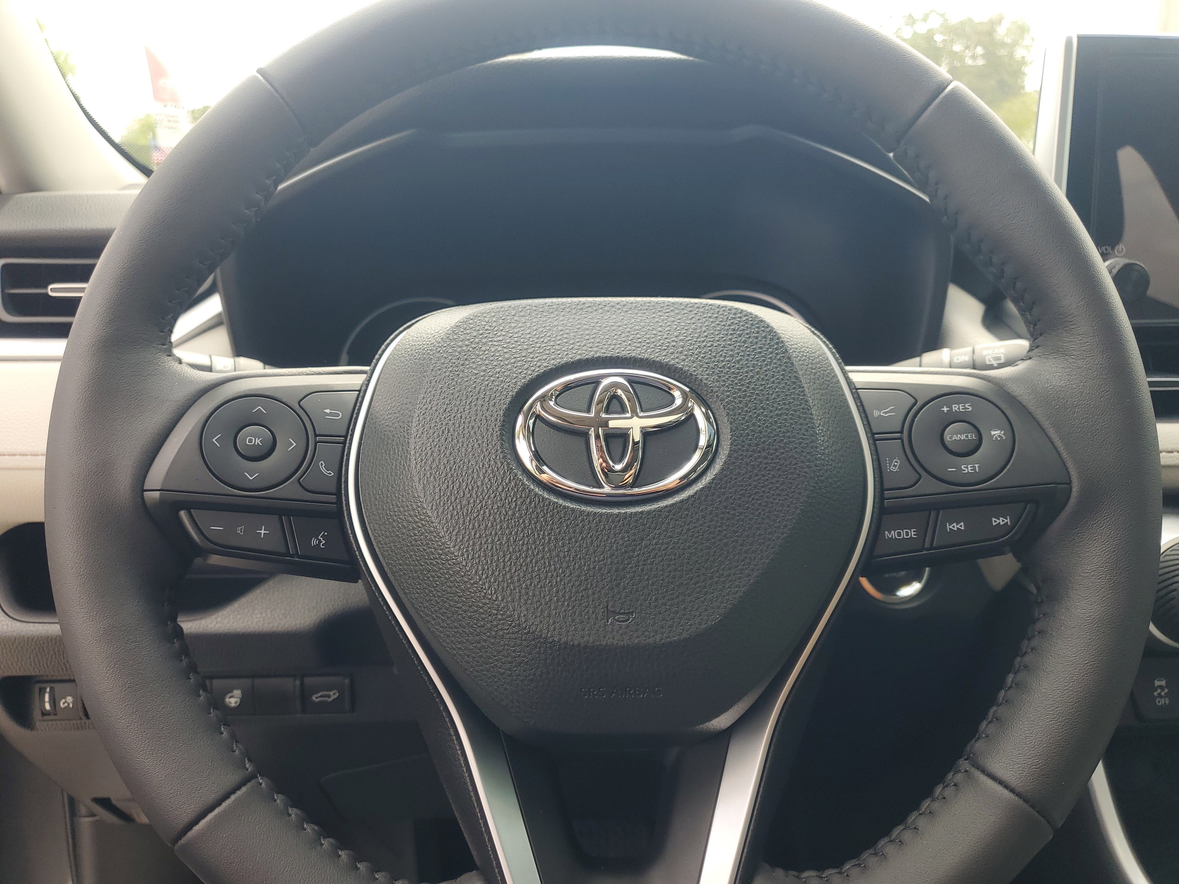 Used 2023 Toyota RAV4 XLE Premium FWD image 21