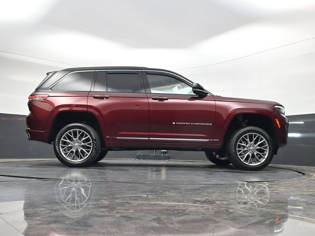 Used 2024 Jeep Grand Cherokee Summit AWD/4WD image 31