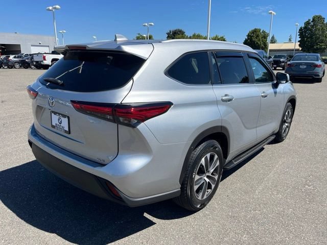 Used 2023 Toyota Highlander XLE FWD image 5