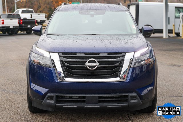 Used 2025 Nissan Pathfinder SV image 2