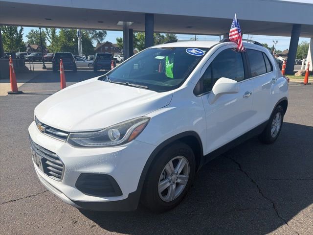 Used 2017 Chevrolet Trax LT w/ LT Convenience Package FWD image 3