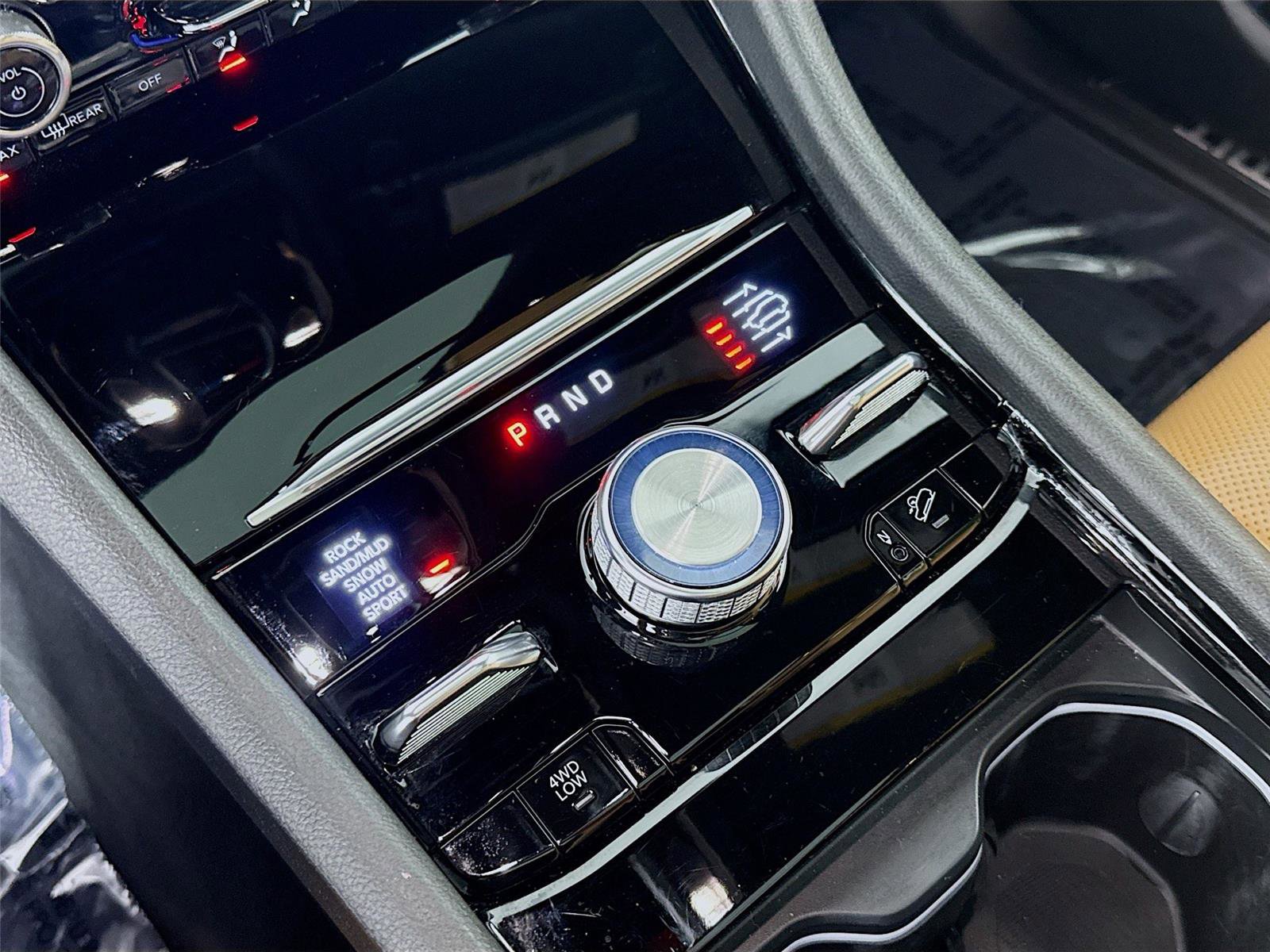 Used 2022 Jeep Grand Cherokee Summit w/ Luxury Tech Group V image 16