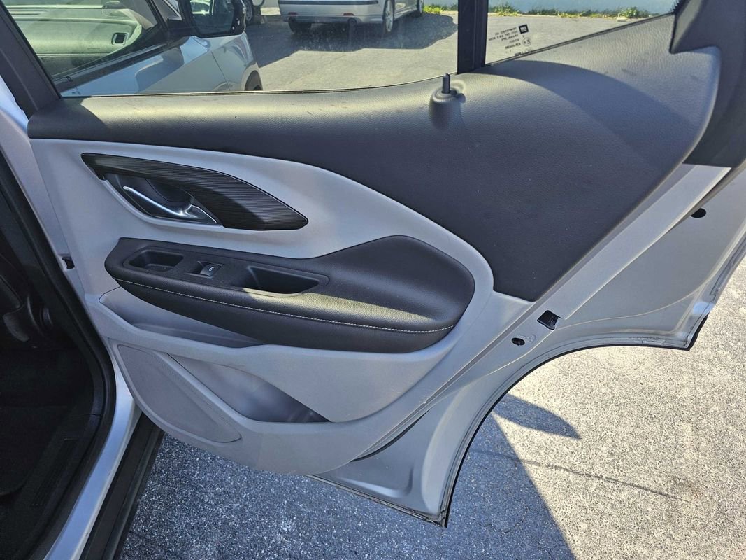 Used 2022 GMC Terrain SLT image 17