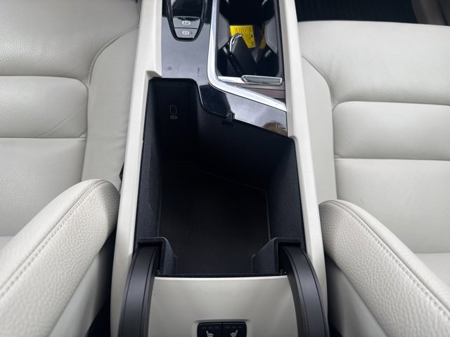 Used 2022 Volvo XC60 B5 Momentum w/ Climate Package image 27