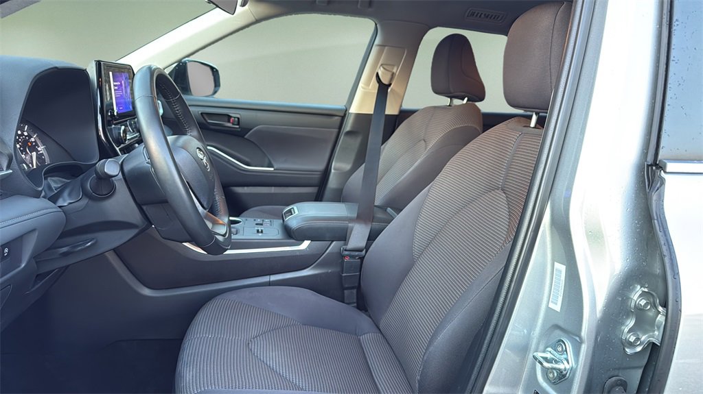 Used 2024 Toyota Highlander LE image 16