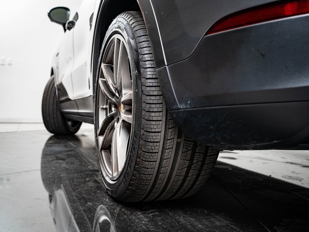 Certified 2022 Porsche Cayenne E-Hybrid w/ Premium Package image 54