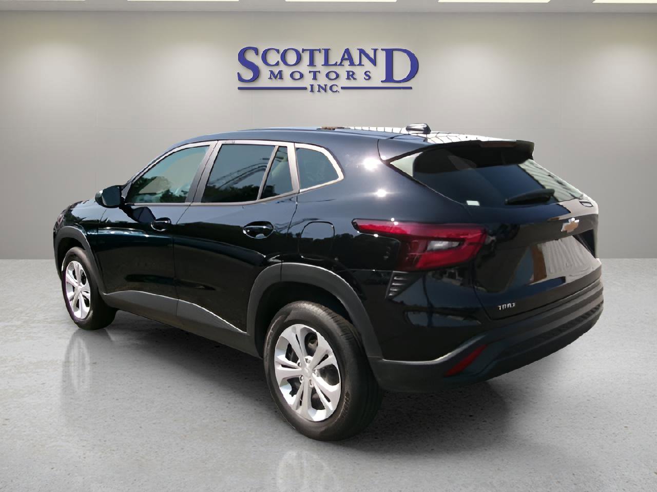 Used 2025 Chevrolet Trax LS image 8