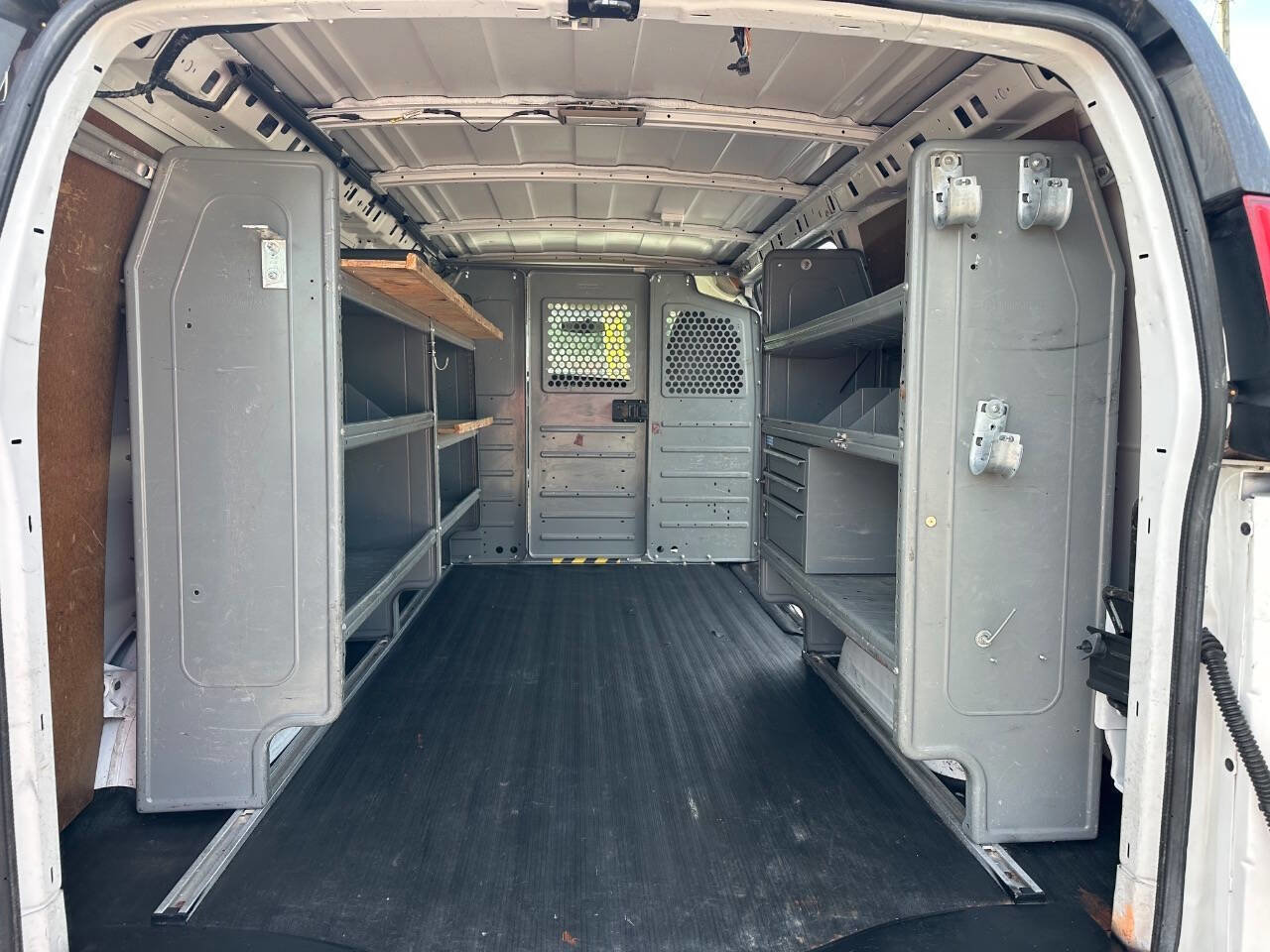 Used 2014 Chevrolet Express 2500 RWD image 4