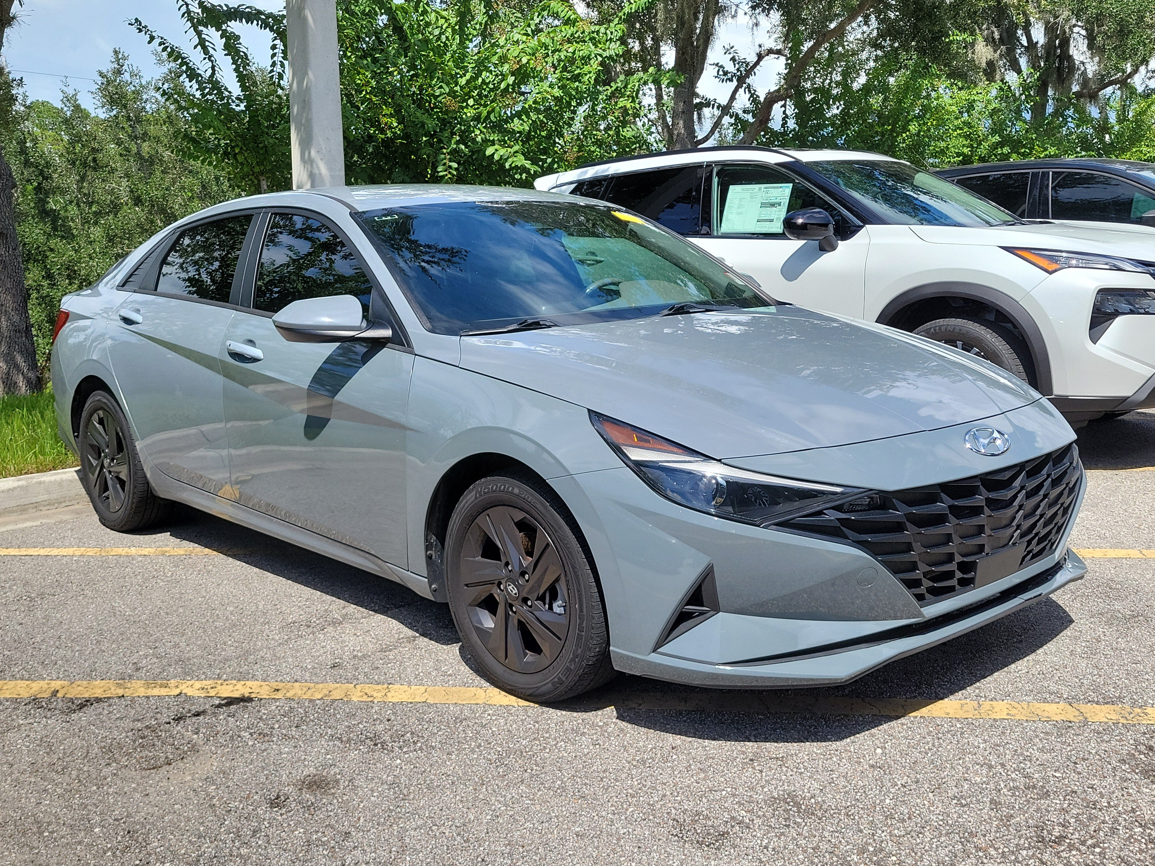 Used 2021 Hyundai Elantra SEL w/ Convenience Package FWD image 2