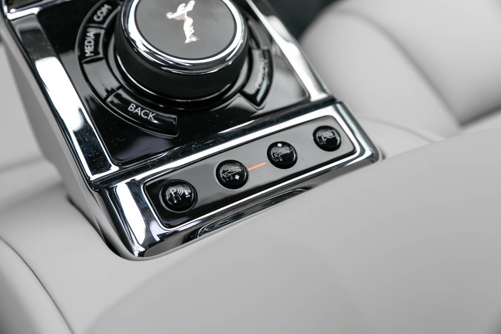 Used 2024 Rolls-Royce Phantom Extended Wheelbase w/ Leather Finishing Pack image 25