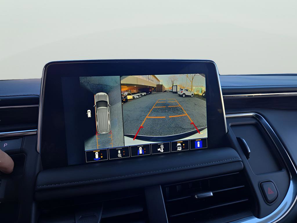 Used 2023 Chevrolet Tahoe Z71 w/ Luxury Package AWD/4WD image 29