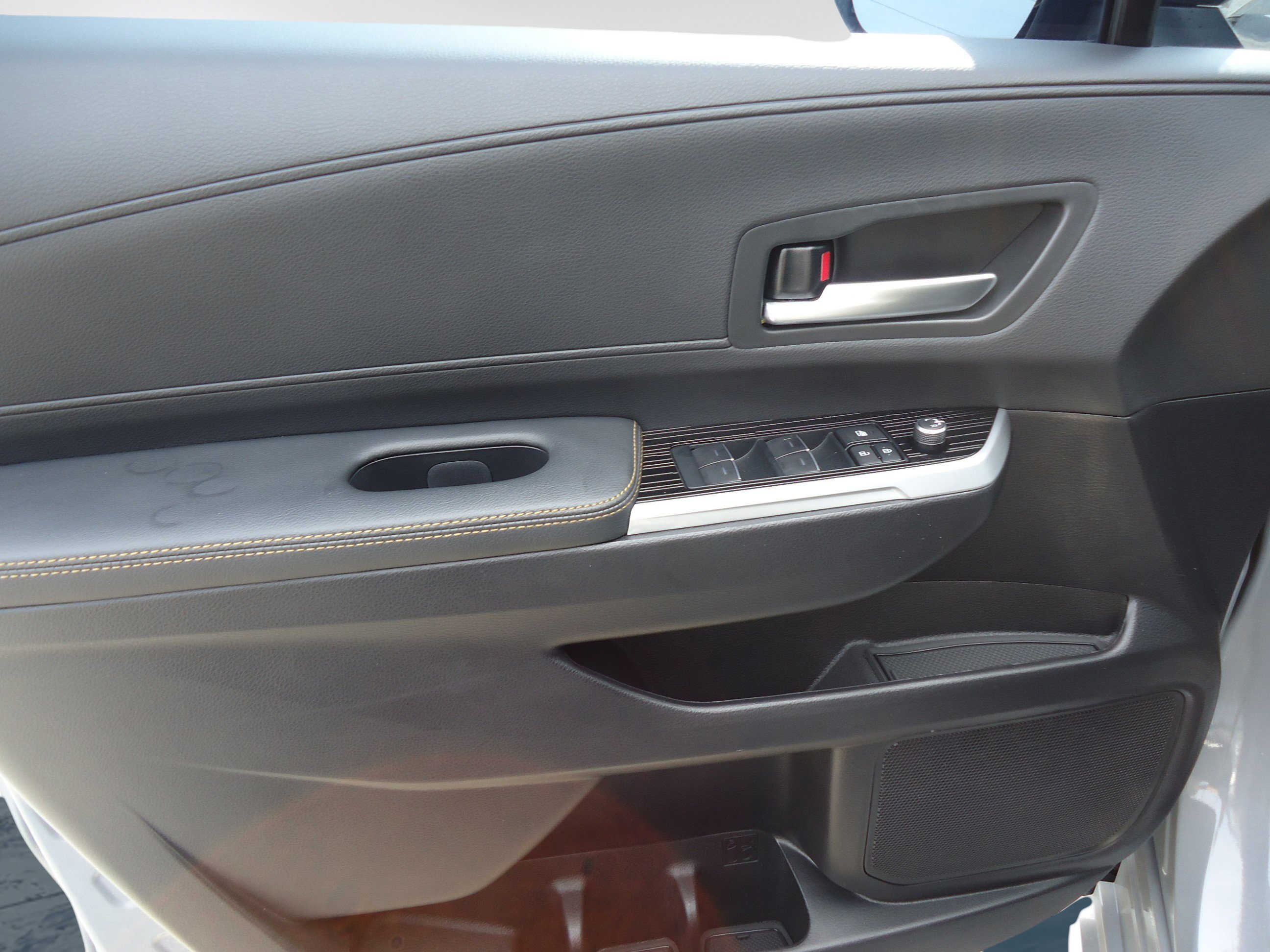 Used 2025 Toyota Sienna XLE Woodland Edition AWD/4WD image 23